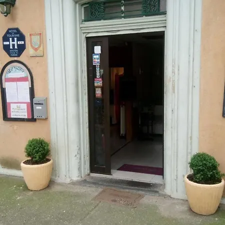 Otel Restaurant Aux Deux Freres 2*